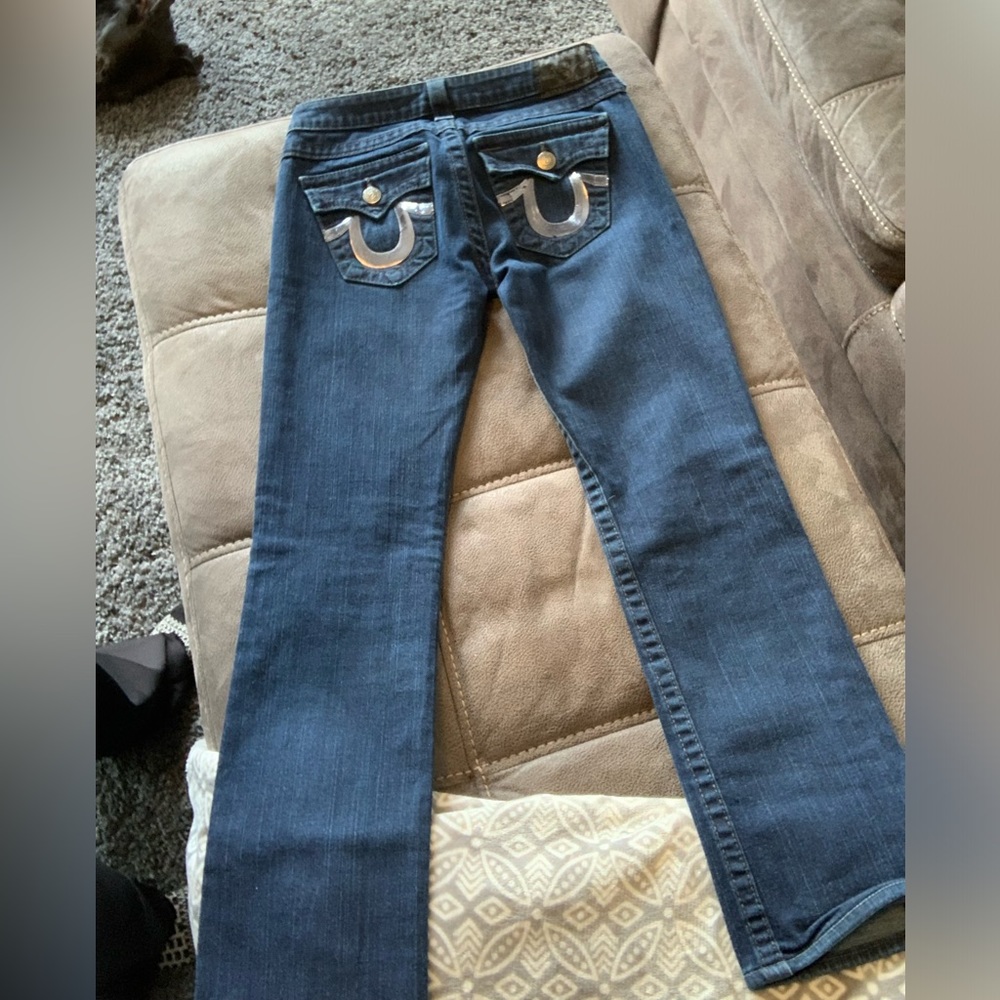 Size 27 TRUE RELIGION SEQUINED “U” and 5th Pocket (LIKE BRAND NEW)